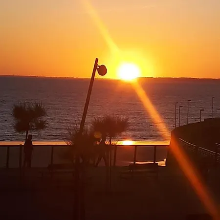 Semesterbostad Maison Et Grande Terrasse Face *