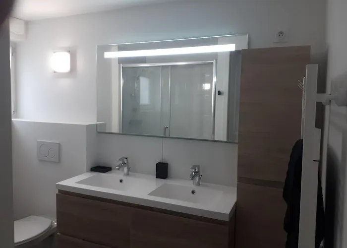 Maison Et Grande Terrasse Face * Saint-Michel-Chef-Chef