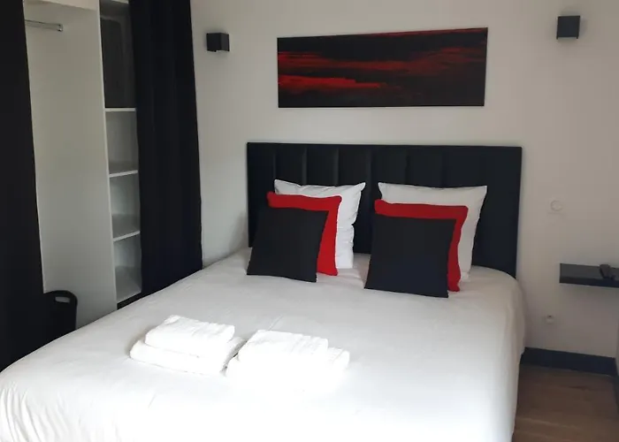 Maison Et Grande Terrasse Face *