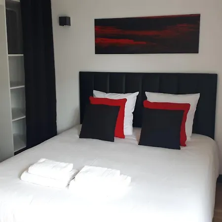 Maison Et Grande Terrasse Face *